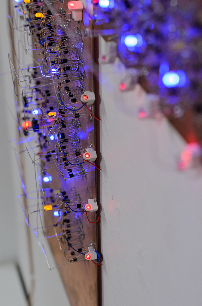 The two plates of copper shown from the side. The structures made of transistors are visible, they are connected to laser diodes.